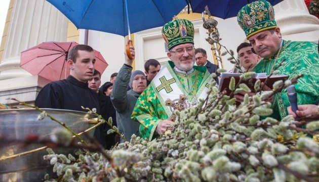 Святкування Вербної неділі в Ужгороді / Фото: Сергій Гудак, Укрінформ