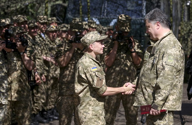 Затримані виявилися громадянами Росії, військовослужбовцями збройних сил РФ, суд над якими зараз проходить в Києві