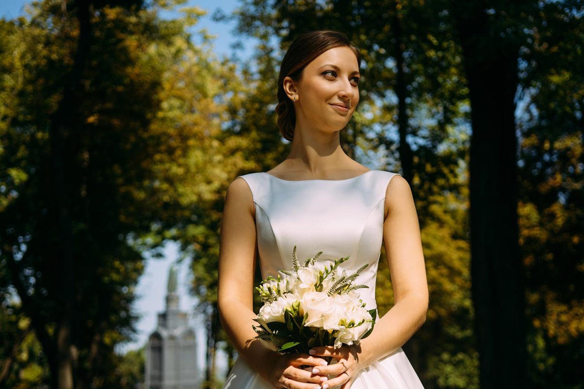 Приклад весільної фотосесії на Володимирській гірці можна подивитися   тут