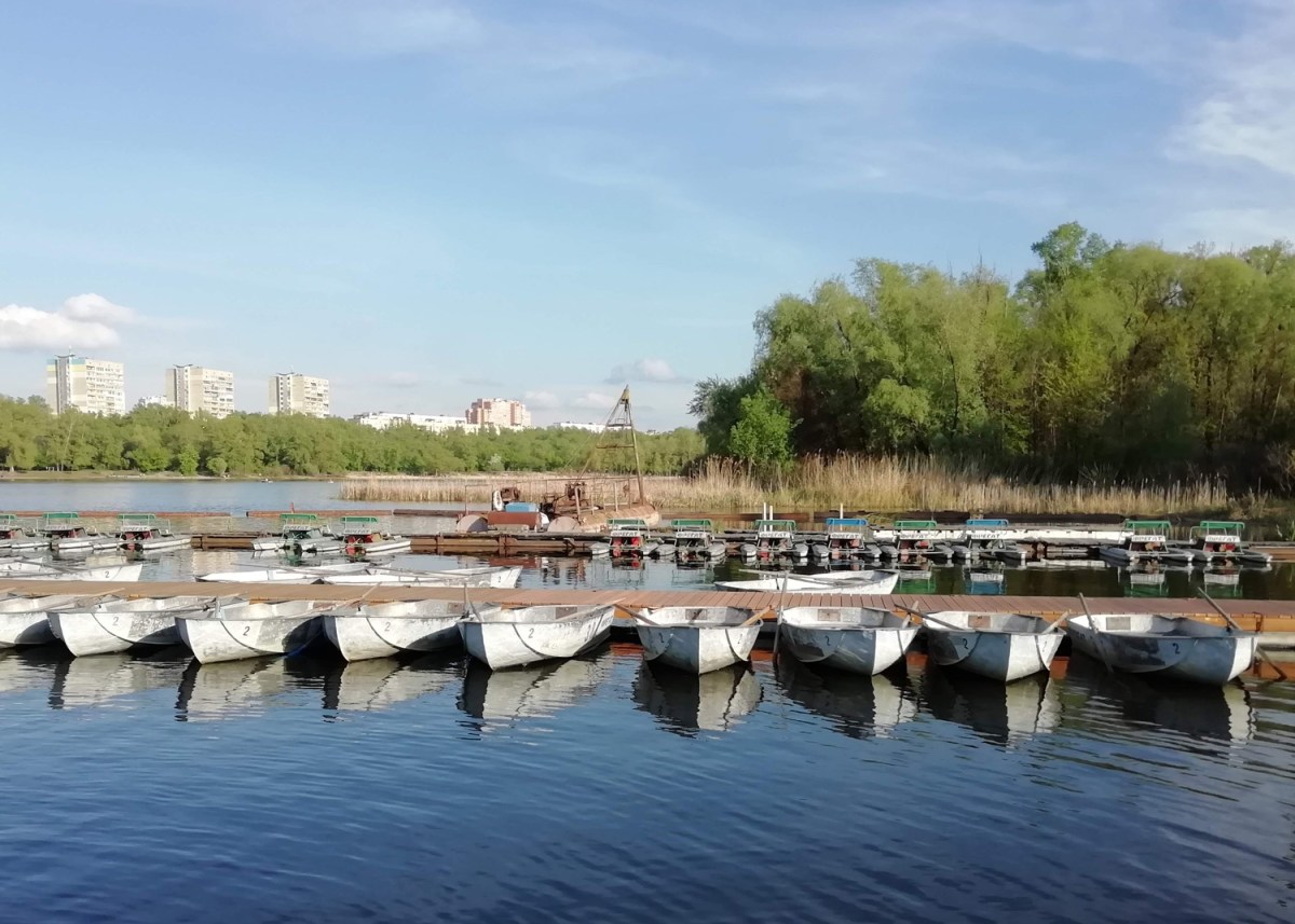 Якщо ви не боїтеся води і любите човни, ви можете провести оригінальну весільну фотосесію на водах Дніпра