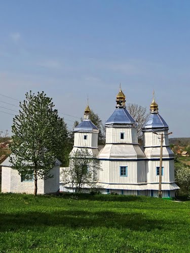 Зокрема, прихід храму Чуда архістратига Михаїла в Хонях смт Вороновиця Вінницького району і іншу парафію отця Володимира Мельниковича в селі Іванівка Вінницького району