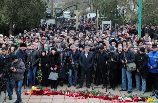 Сьогодні в Кизлярі ховали п'ятьох жінок, парафіянок Свято-Георгіївського собору, розстріляних релігійним фанатиком в Прощену неділю прямо на виході з храму