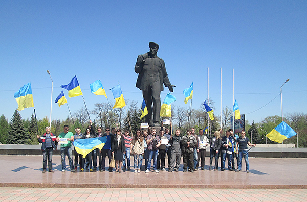 * Навесні 2014 року в рідному Стаханові Ілля Балашов брав участь в акціях на підтримку єдності країни