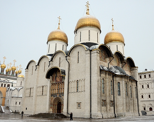 Центральне благочиння   Московської міської єпархії   Історія   Перша кам'яна будівля Успенського собору Московського Кремля було закладено 4 серпня 1326 р першим московським митрополитом святителем Петром і князем Іваном Калитою