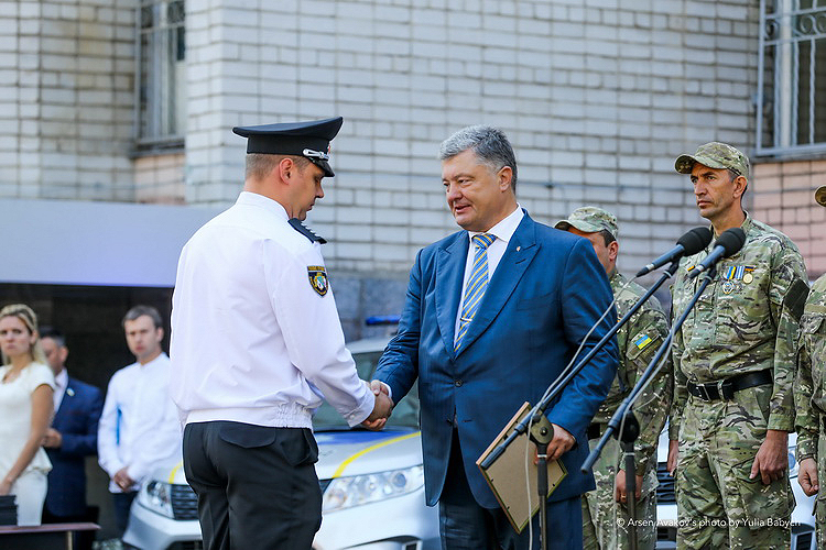 Тому ми стільки уваги приділяємо не тільки структурним реформам, навчання поліцейських, а й технічним оснащенням », - повідомив він