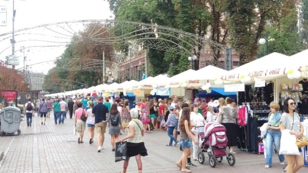 Щороку, приблизно за місяць до початку навчального року, в Києві відкриваються всі шкільні ярмарки