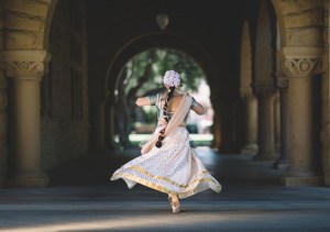 На активній стадії ми звільняємо занепокоєння і пригнічені емоції, готуємо розум до практики