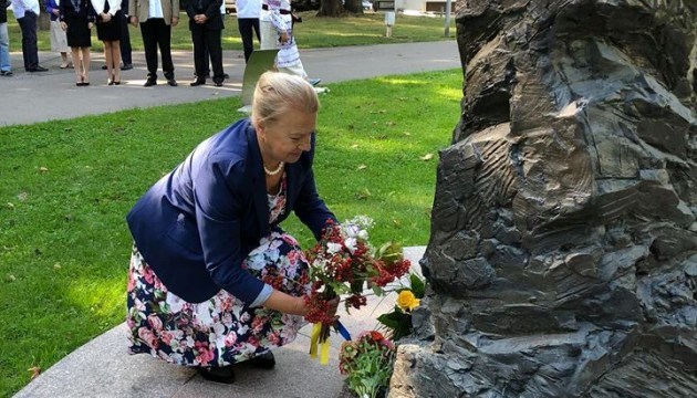 Урочиста церемонія підняття українського прапора в Посольстві України в Латвійській Республіці / Фото: facebook